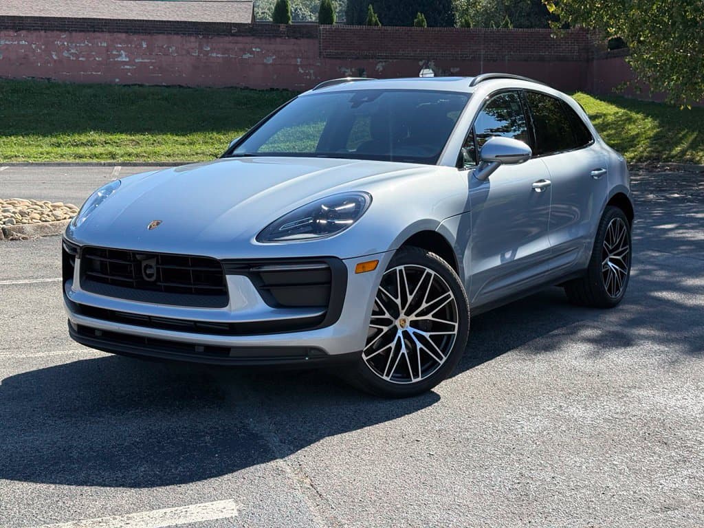2026 Porsche Macan Base — photo 1 of 28