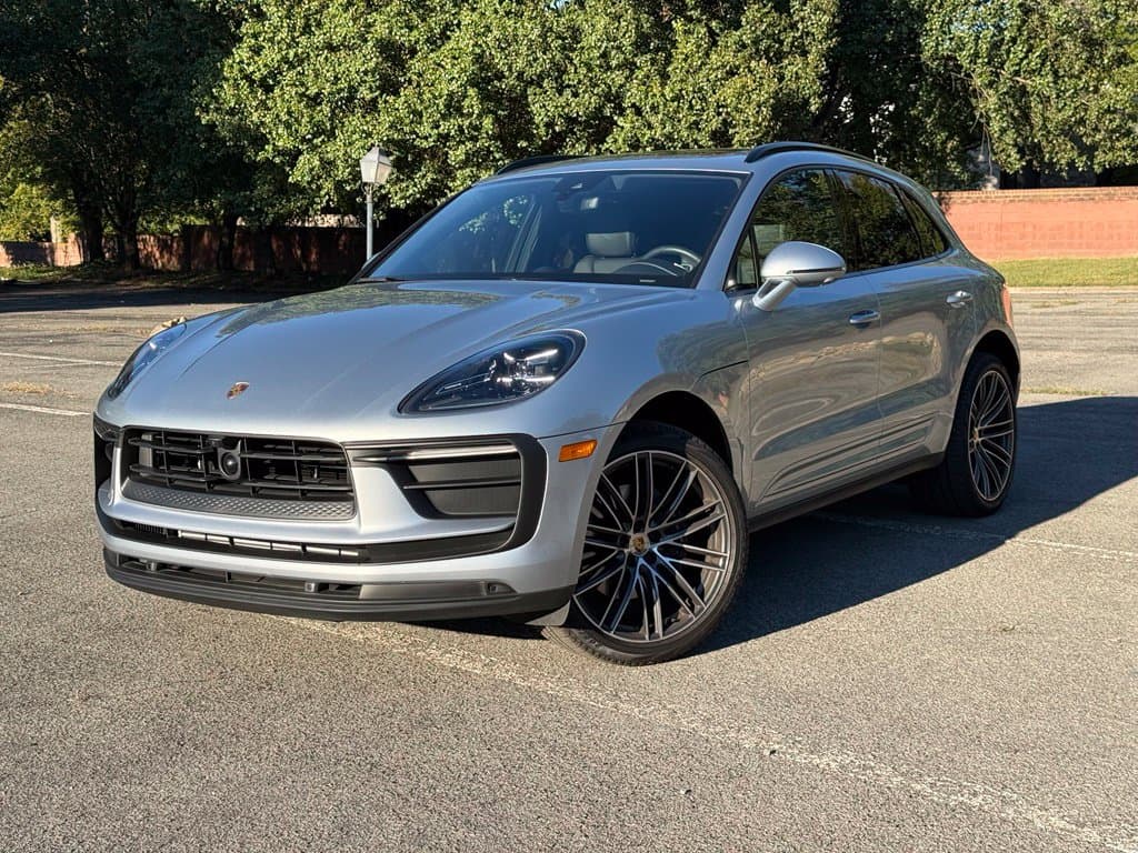 2026 Porsche Macan Base — photo 1 of 27