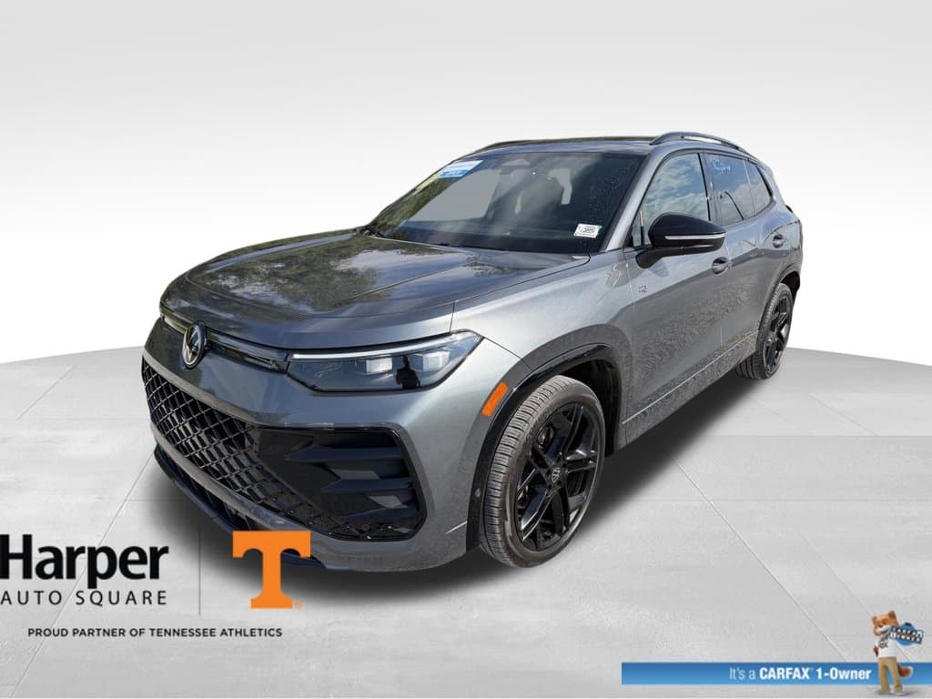 2025 Volkswagen Tiguan SE R-Line Black — photo 1 of 19