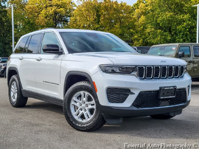 2025 Jeep Grand Cherokee Laredo — photo 1 of 30