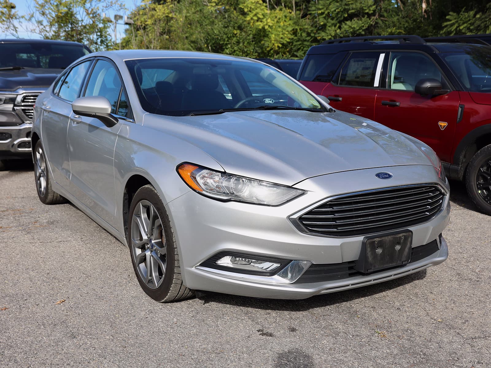 2017 Ford Fusion SE — photo 1 of 8