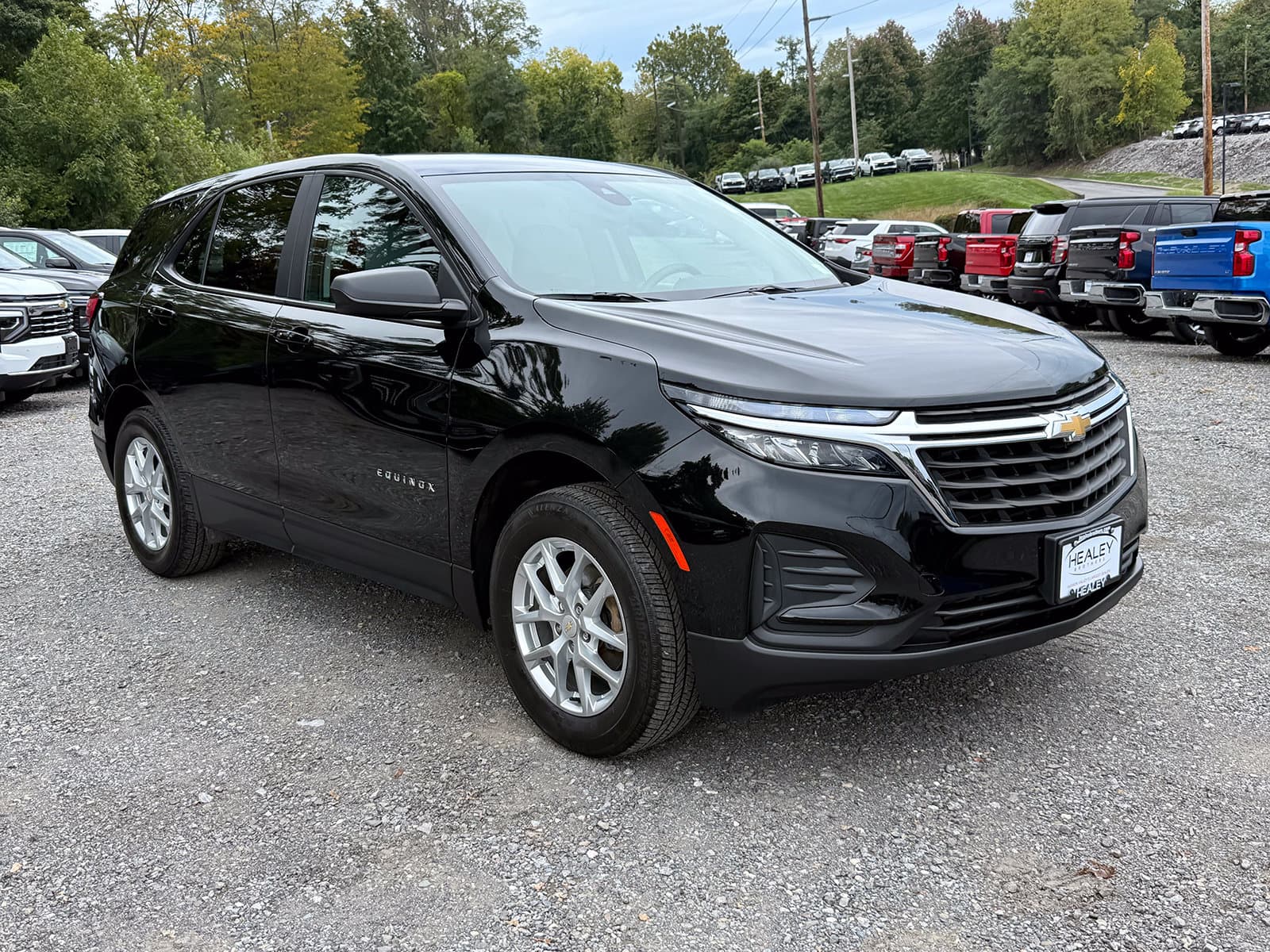 2023 Chevrolet Equinox Base — photo 1 of 35
