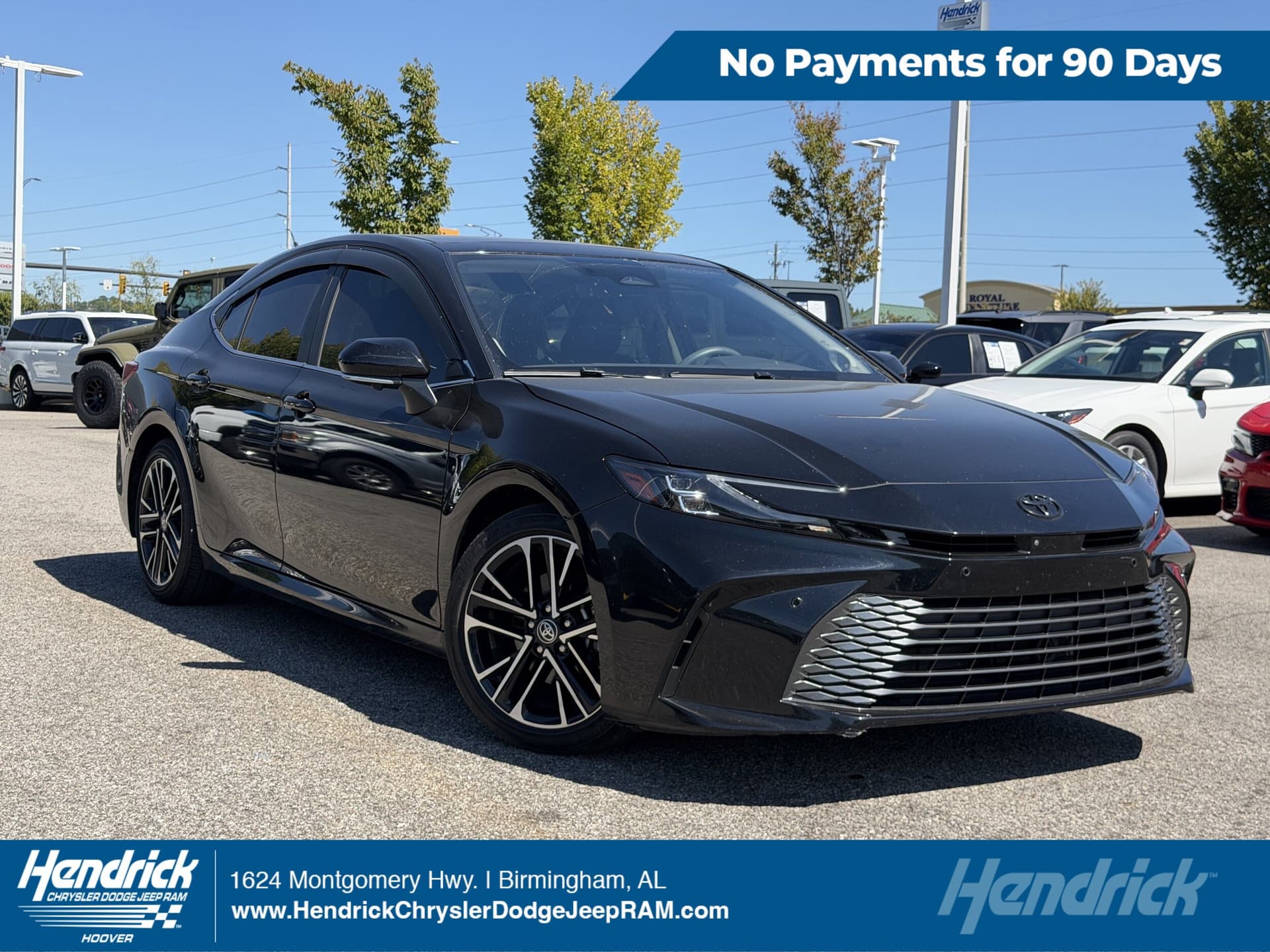 2025 Toyota Camry XLE — photo 1 of 17