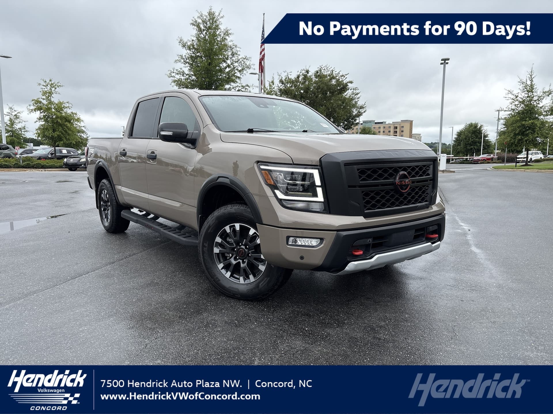 2024 Nissan Titan PRO-4X — photo 1 of 37