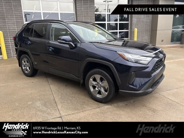 2025 Toyota RAV4 Hybrid XLE — photo 1 of 35