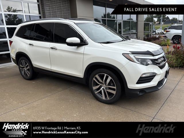 2017 Honda Pilot Elite — photo 1 of 35