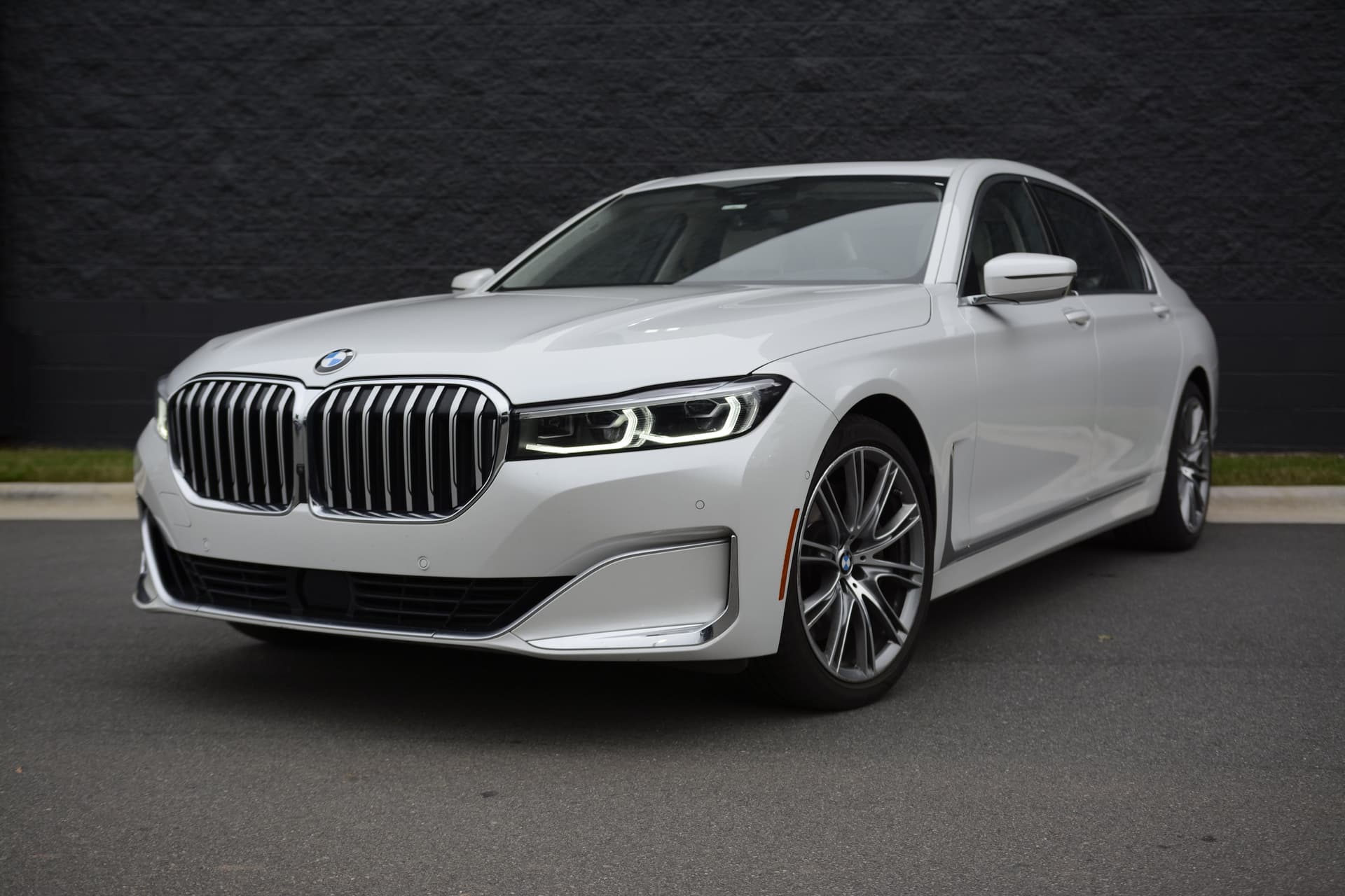 2022 BMW 7 Series 750i xDrive — photo 1 of 44