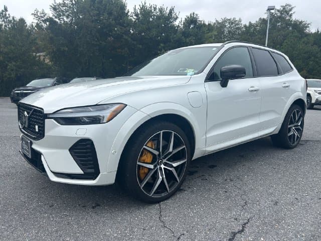 2024 Volvo XC60 Recharge Plug-In Hybrid Base — photo 1 of 4