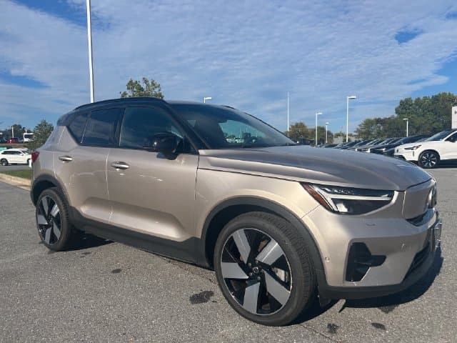 2023 Volvo XC40 Recharge Pure Electric Plus — photo 1 of 5
