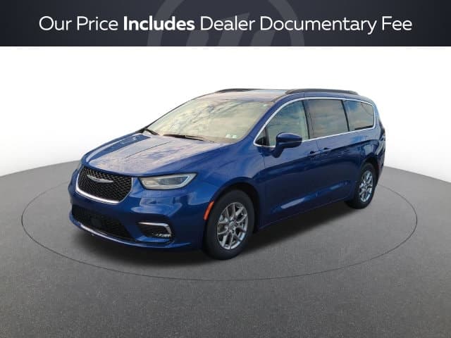 2021 Chrysler Pacifica Touring — photo 1 of 23