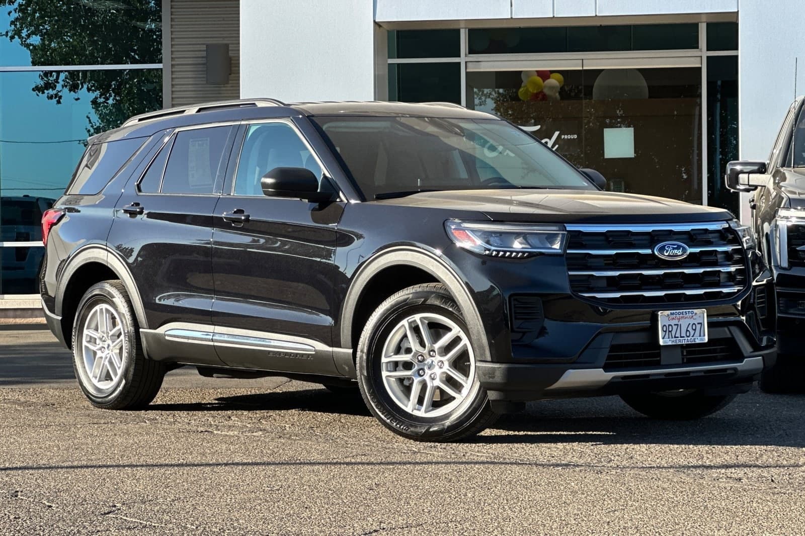 2025 Ford Explorer Active — photo 1 of 30