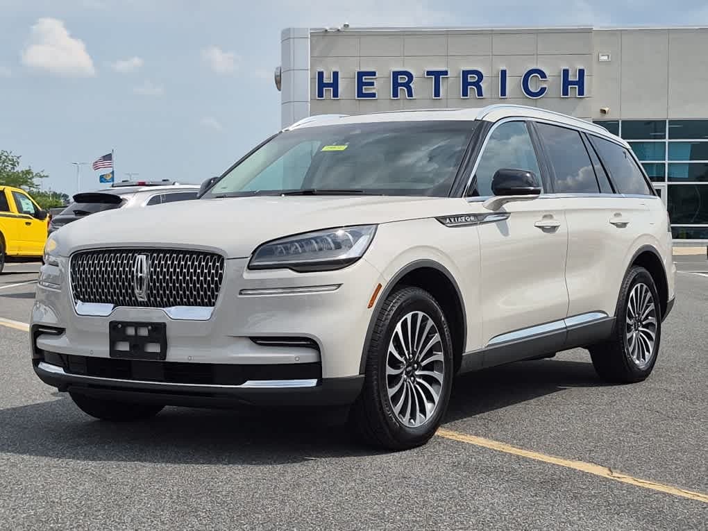 2023 Lincoln Aviator Standard — photo 1 of 23