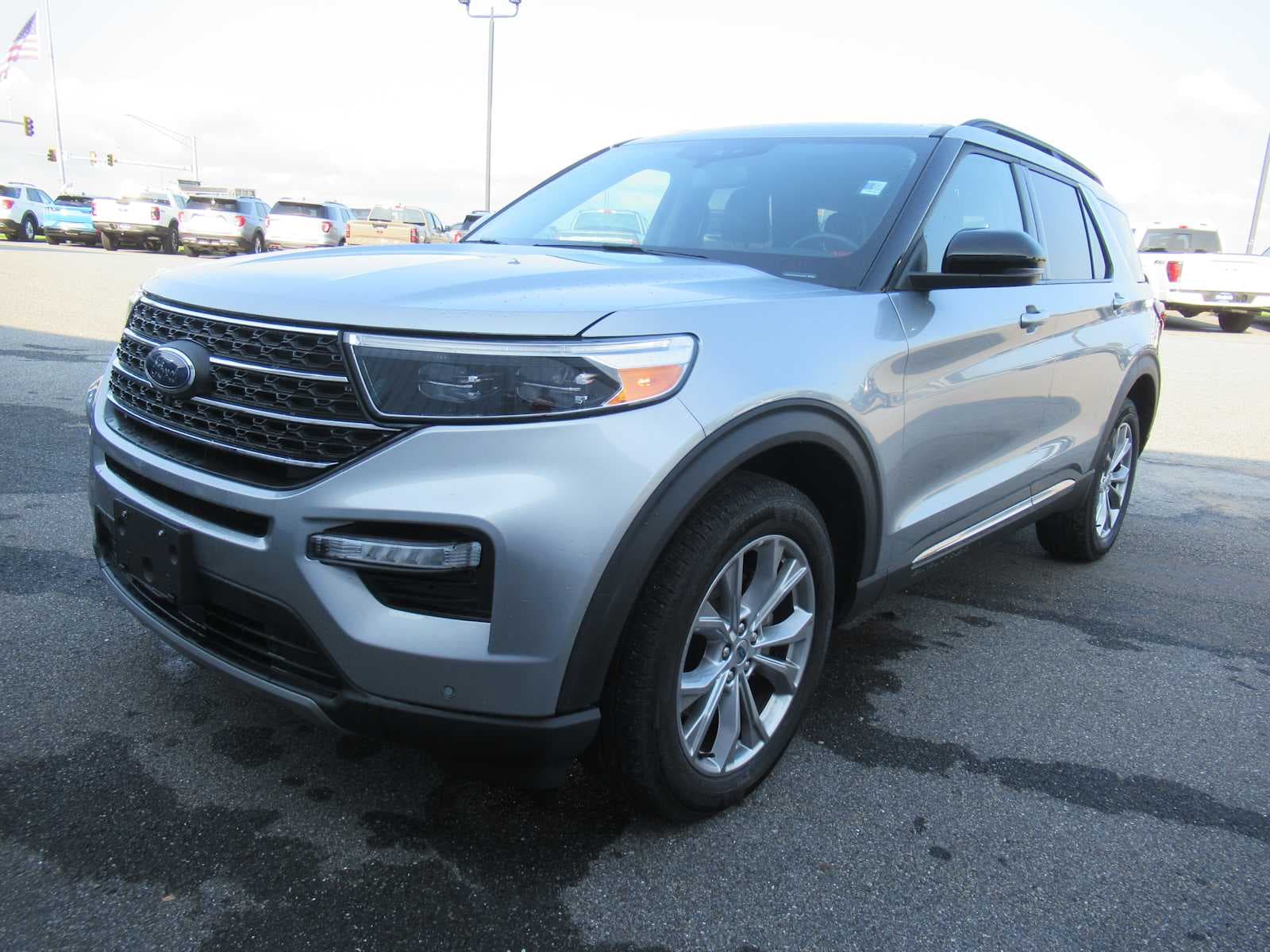 2024 Ford Explorer XLT — photo 1 of 32
