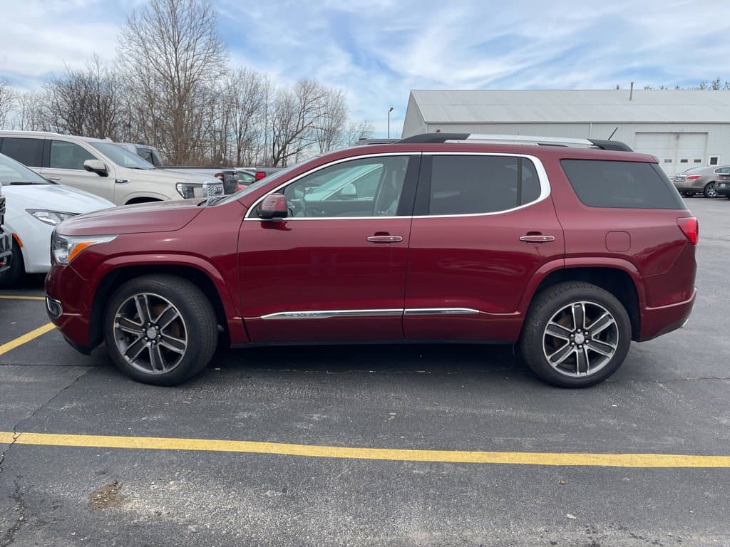 2017 GMC Acadia Denali — photo 1 of 4