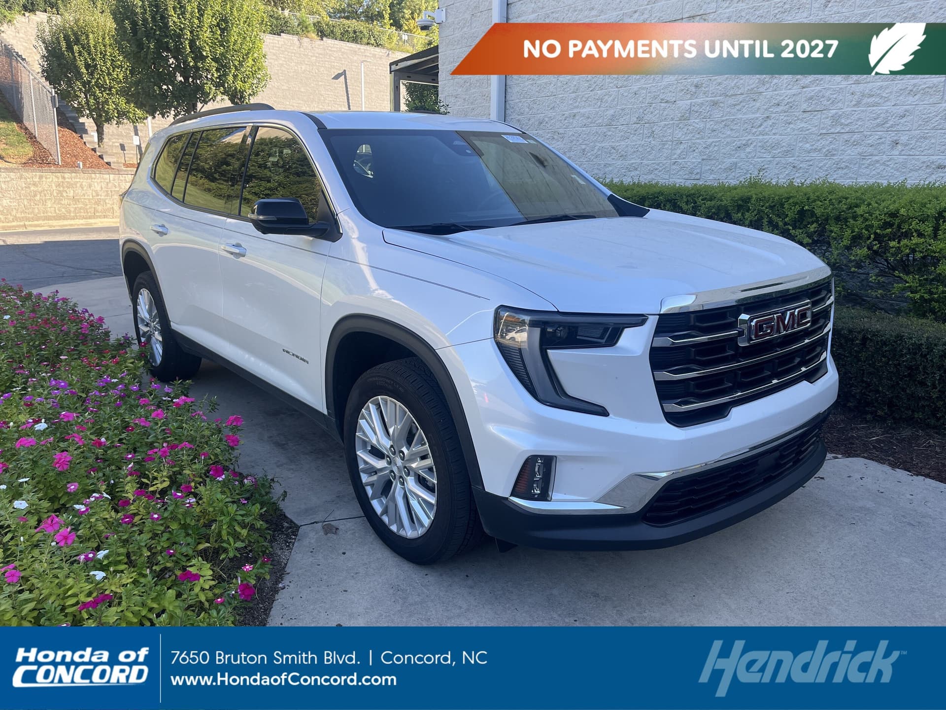 2025 GMC Acadia FWD Elevation — photo 1 of 9