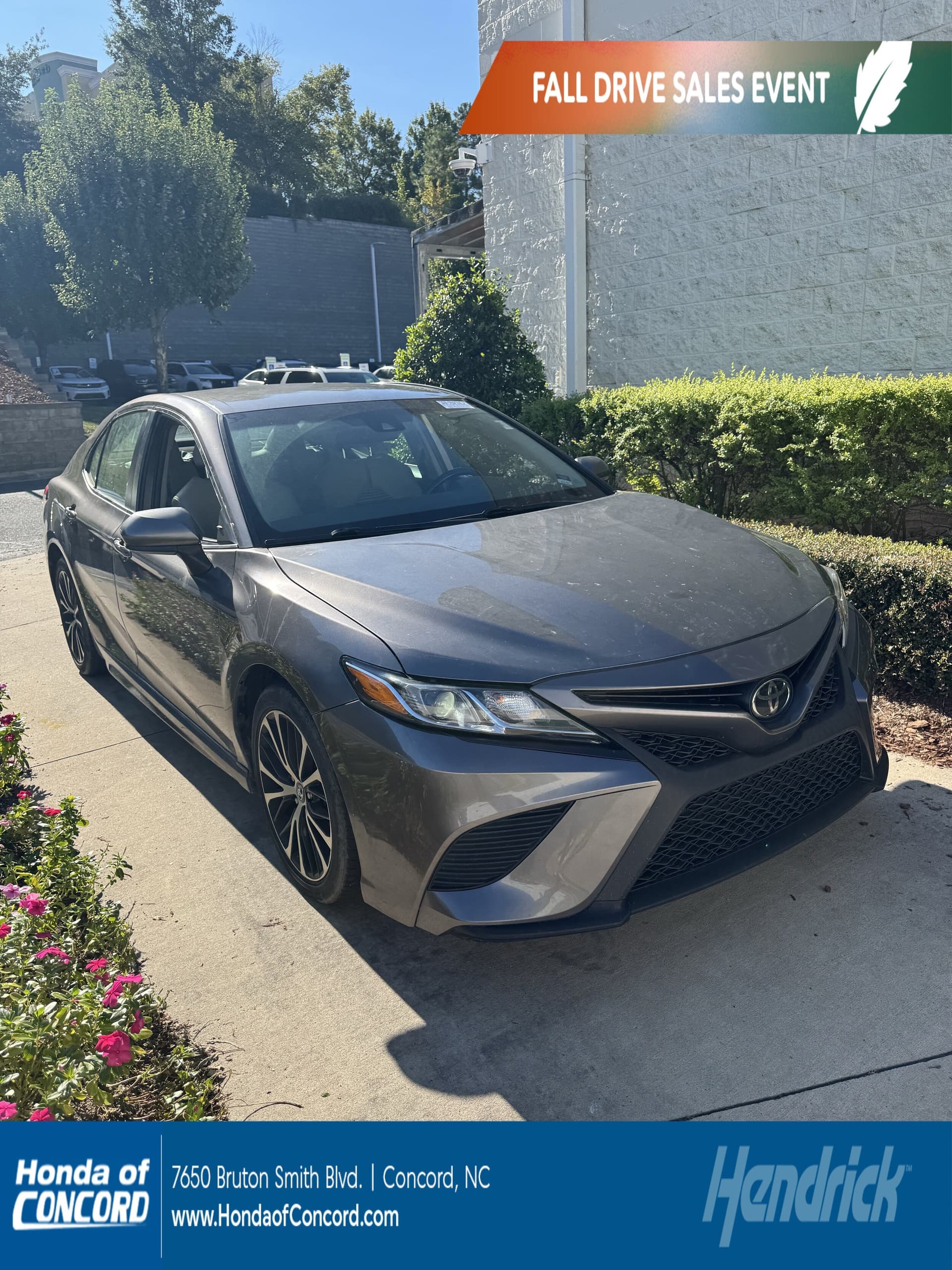 2019 Toyota Camry SE — photo 1 of 9
