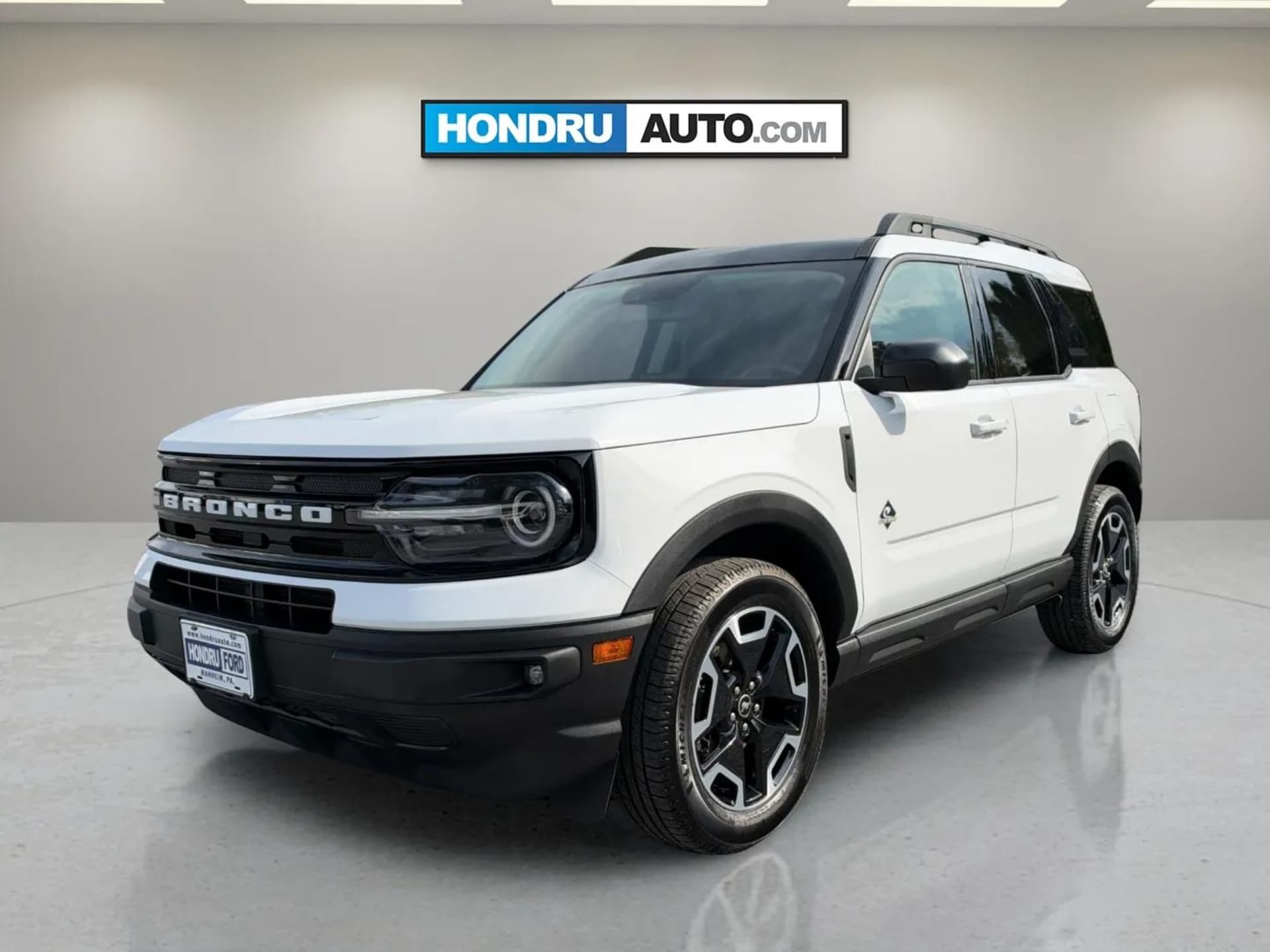2023 Ford Bronco Sport Outer Banks — photo 1 of 23