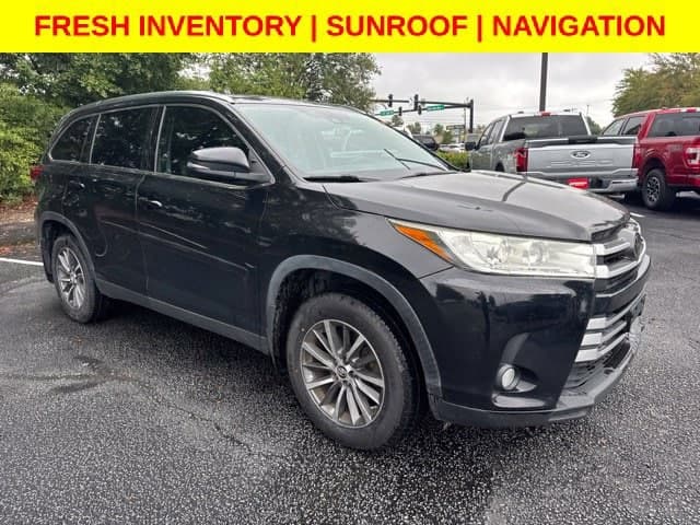 2019 Toyota Highlander XLE — photo 1 of 25