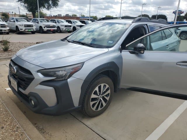 2023 Subaru Outback Premium — photo 1 of 2