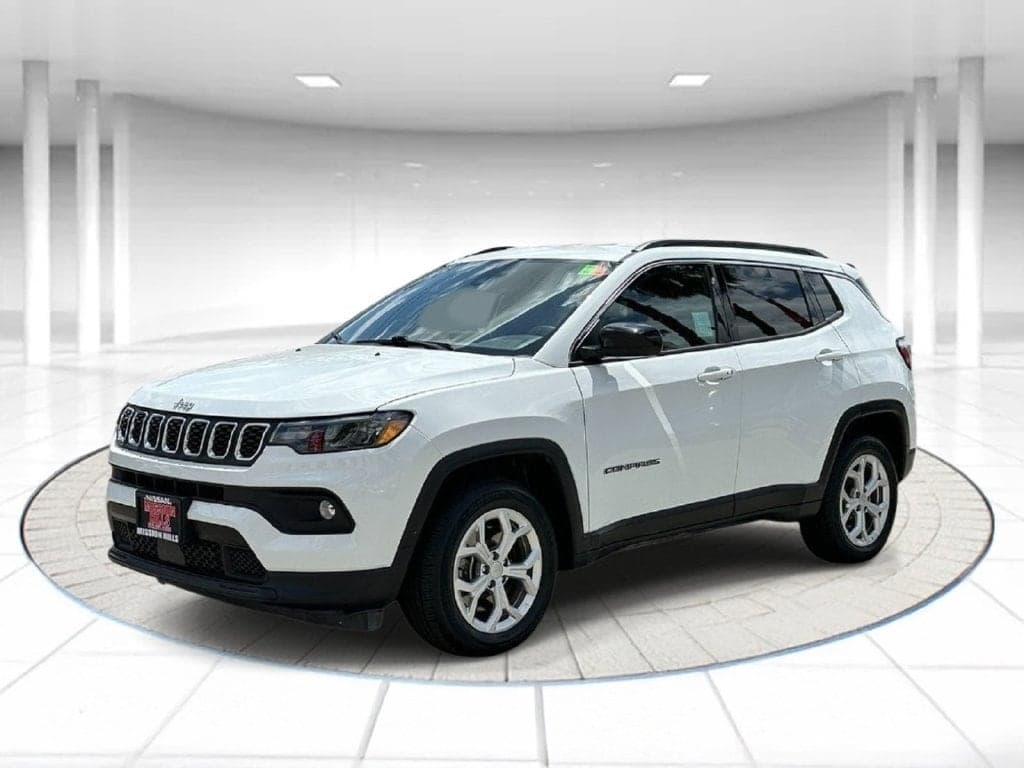 2024 Jeep Compass Latitude — photo 1 of 37