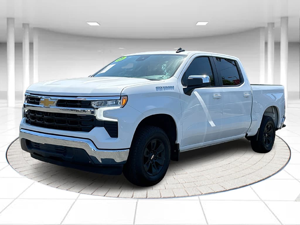 2025 Chevrolet Silverado 1500 LT — photo 1 of 32