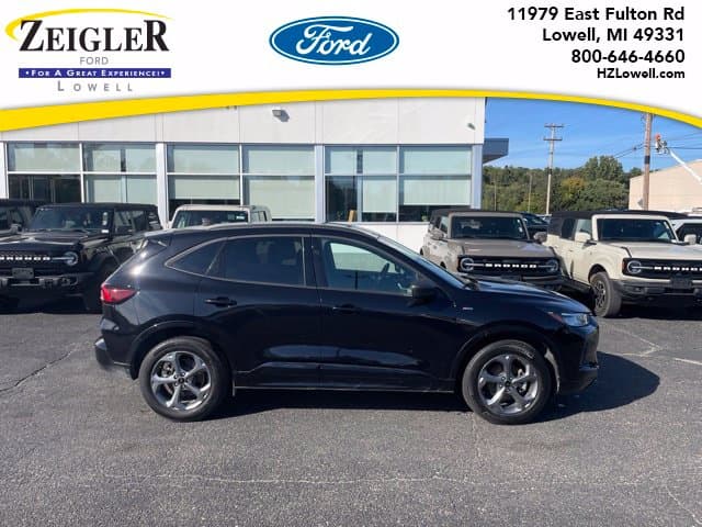 2024 Ford Escape ST-Line — photo 1 of 31