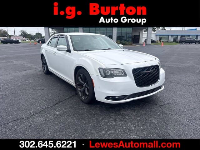 2021 Chrysler 300 Base — photo 1 of 14