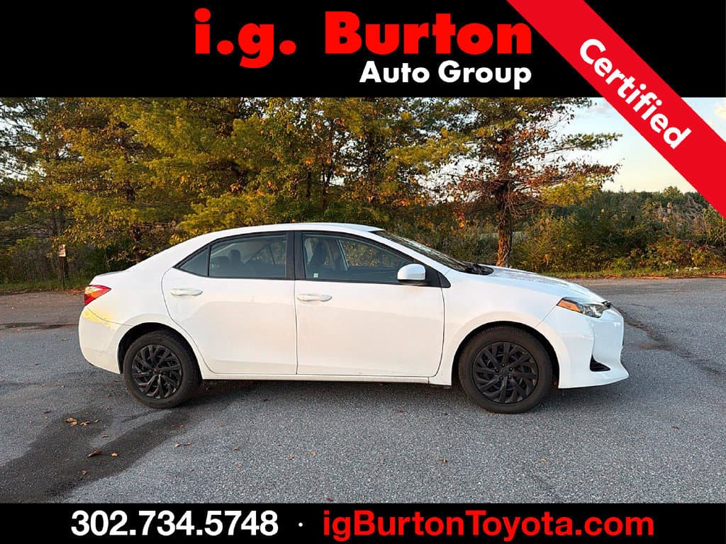 2018 Toyota Corolla LE — photo 1 of 2