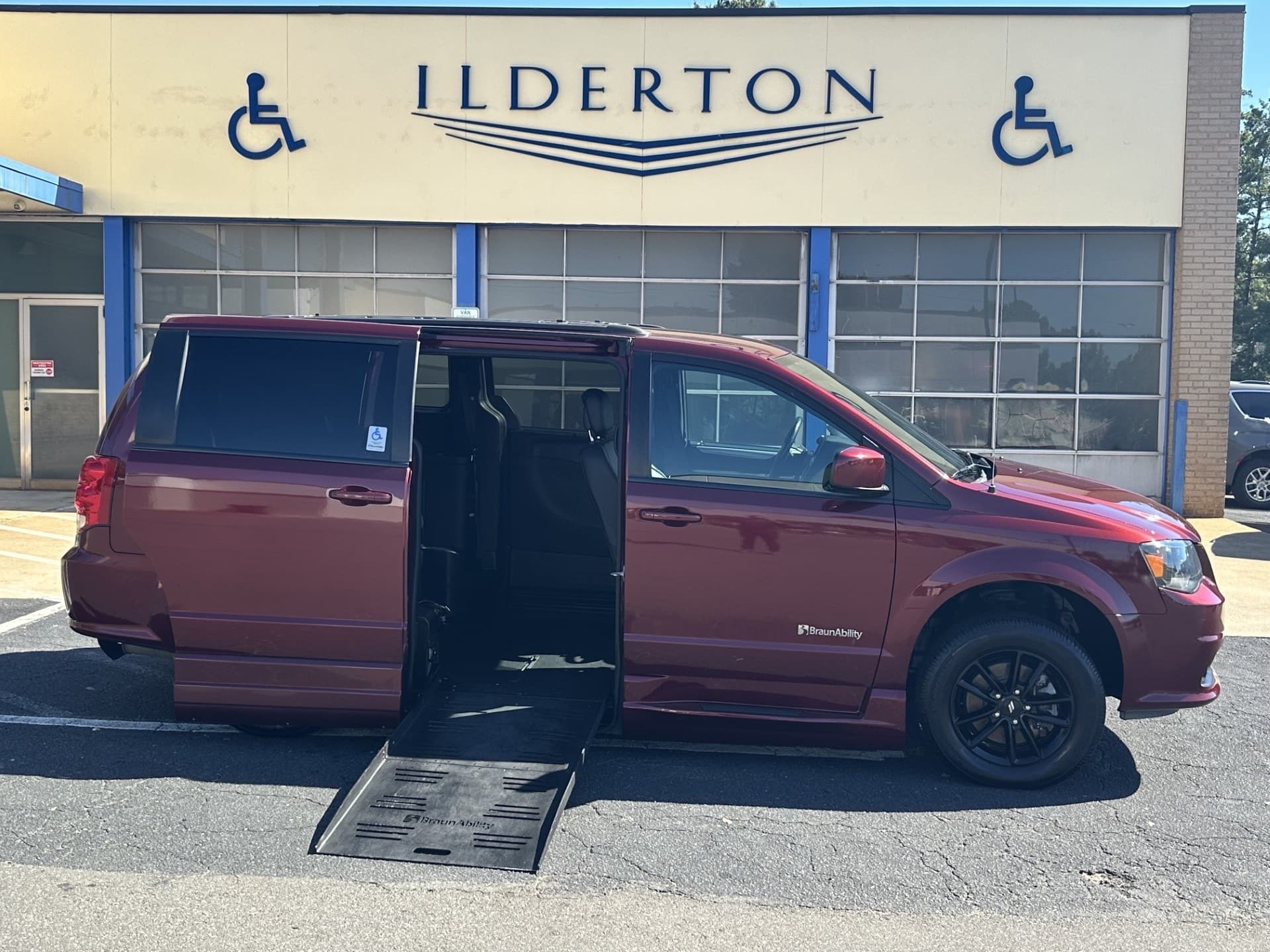 2019 Dodge Grand Caravan Base — photo 1 of 19