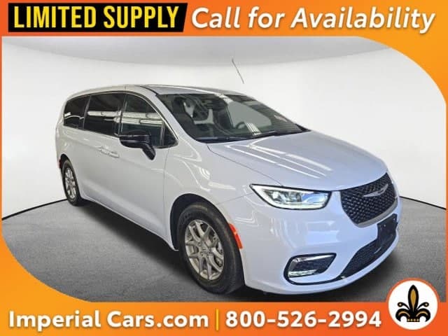 2026 Chrysler Pacifica Select — photo 1 of 12