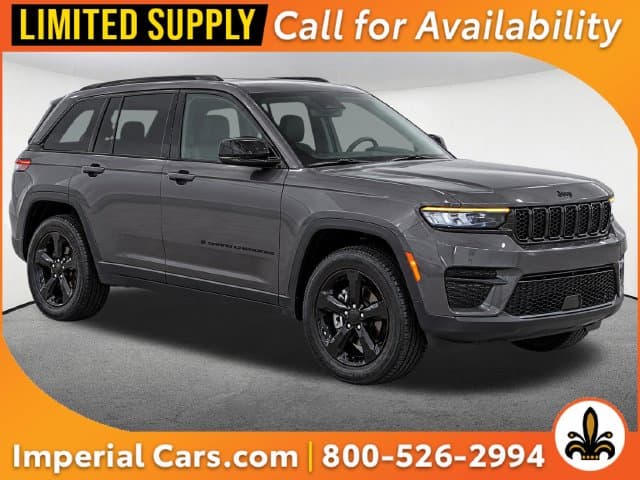 2023 Jeep Grand Cherokee Laredo — photo 1 of 13