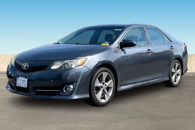 2014 Toyota Camry Base — photo 1 of 31