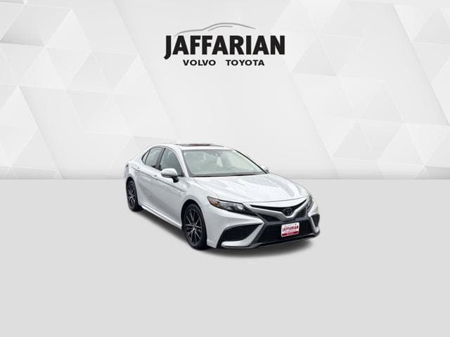 2024 Toyota Camry SE — photo 1 of 12