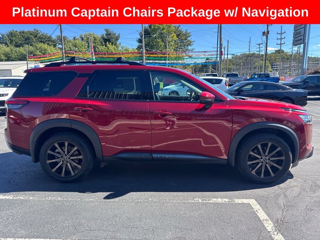 2023 Nissan Pathfinder Platinum — photo 1 of 20
