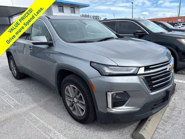 2023 Chevrolet Traverse Base — photo 1 of 22