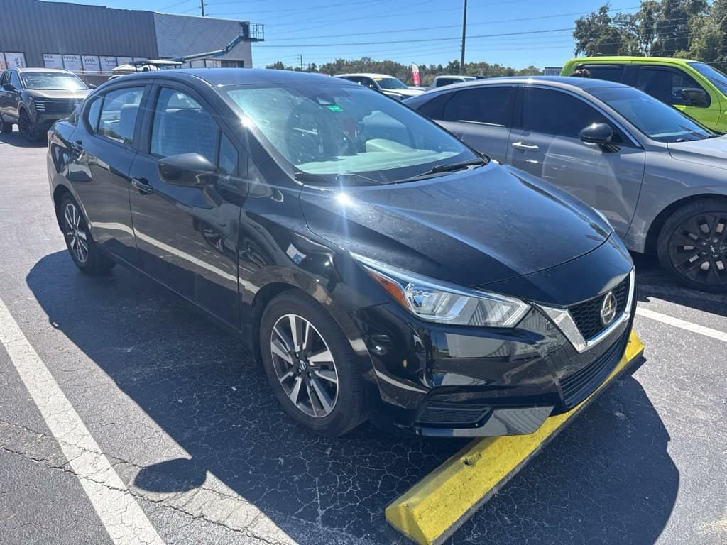 2022 Nissan Versa Base — photo 1 of 2