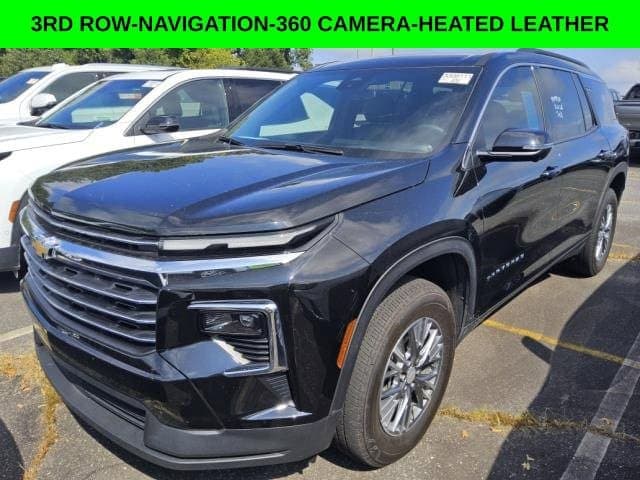 2025 Chevrolet Traverse FWD LT — photo 1 of 10