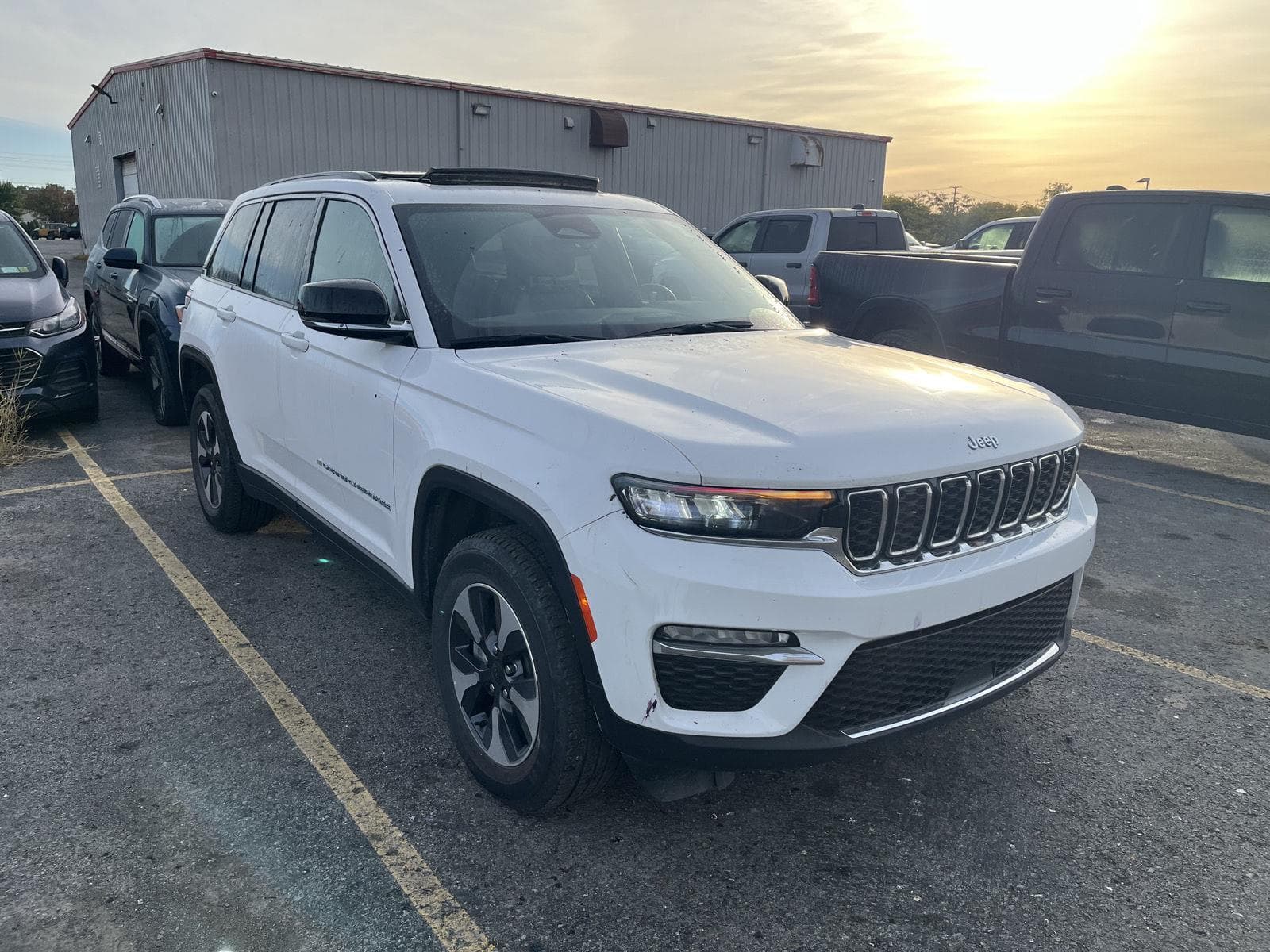 2024 Jeep Grand Cherokee 4xe Base — photo 1 of 6