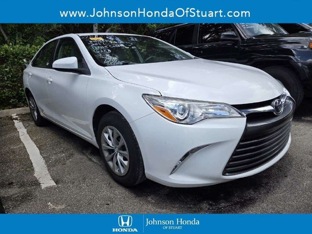 2017 Toyota Camry LE — photo 1 of 5