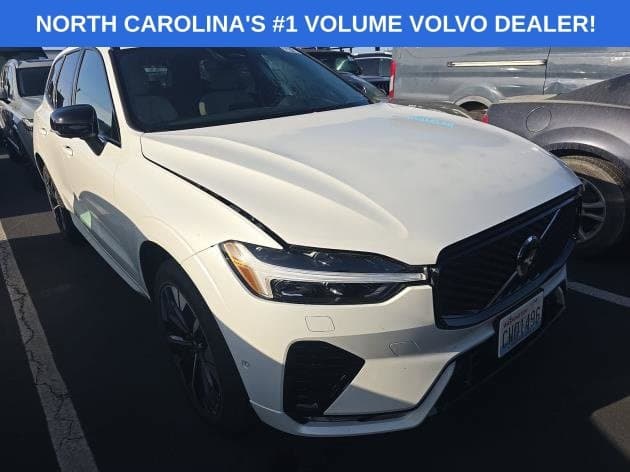 2026 Volvo XC60 Base — photo 1 of 11