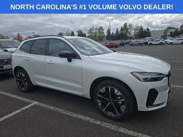 2026 Volvo XC60 Base — photo 1 of 11