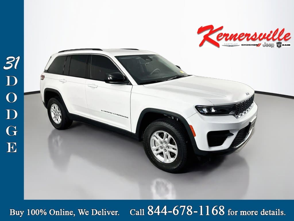 2023 Jeep Grand Cherokee Laredo — photo 1 of 37