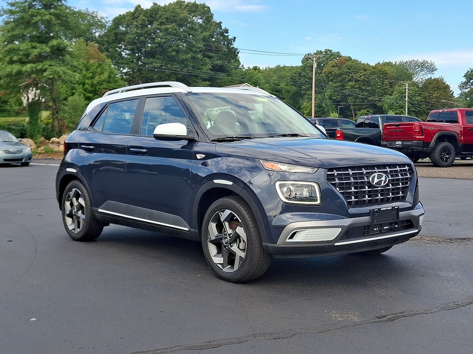 2024 Hyundai Venue Limited — photo 1 of 30