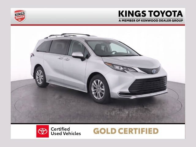 2024 Toyota Sienna XLE — photo 1 of 35