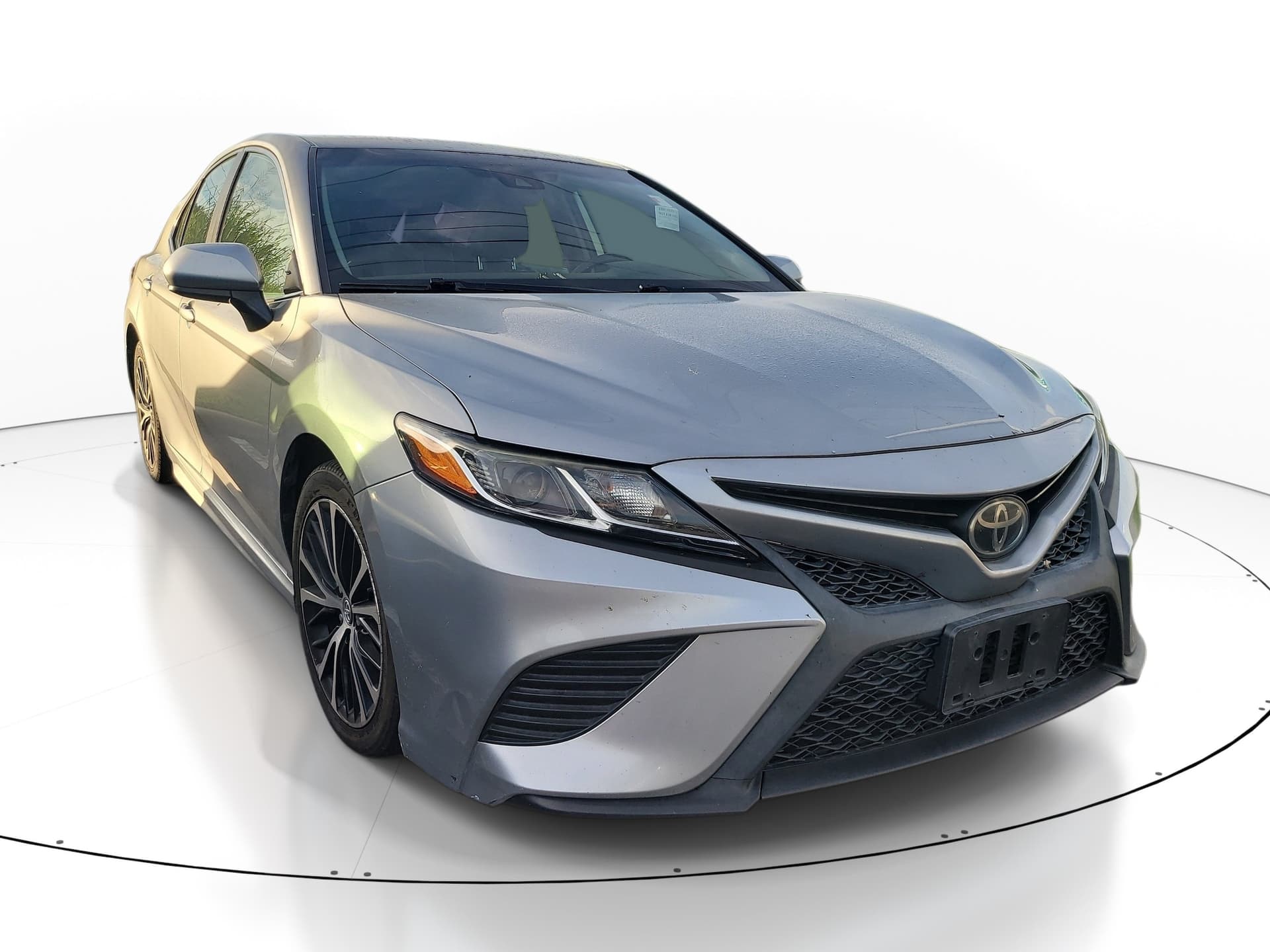 2019 Toyota Camry LE — photo 1 of 10