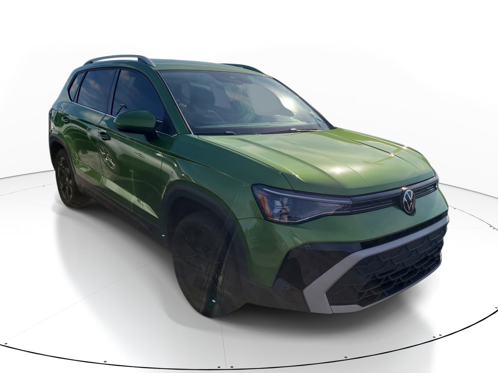 2025 Volkswagen Taos Base — photo 1 of 10