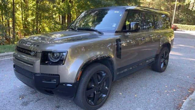 2026 Land Rover Defender X-Dynamic SE — photo 1 of 13