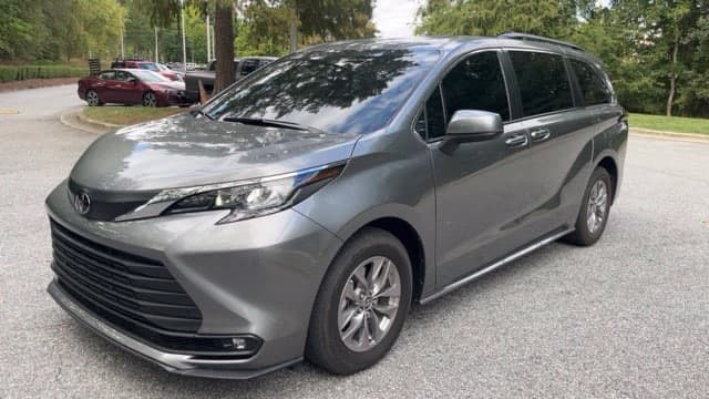 2026 Toyota Sienna XLE — photo 1 of 13