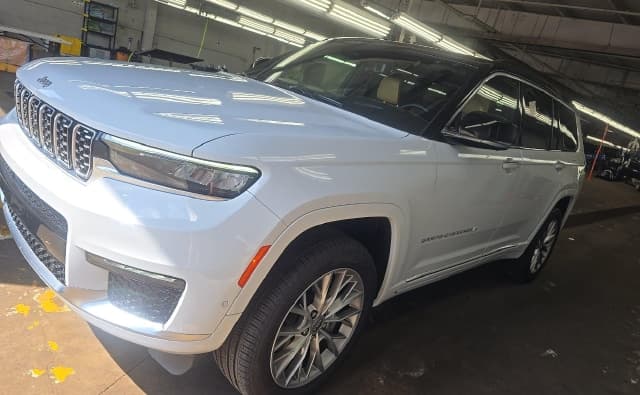 2025 Jeep Grand Cherokee L Summit — photo 1 of 6