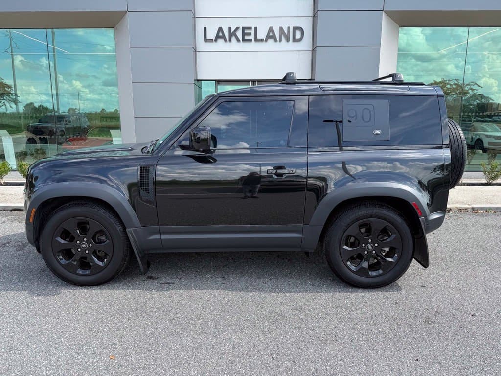 2023 Land Rover Defender S — photo 1 of 10